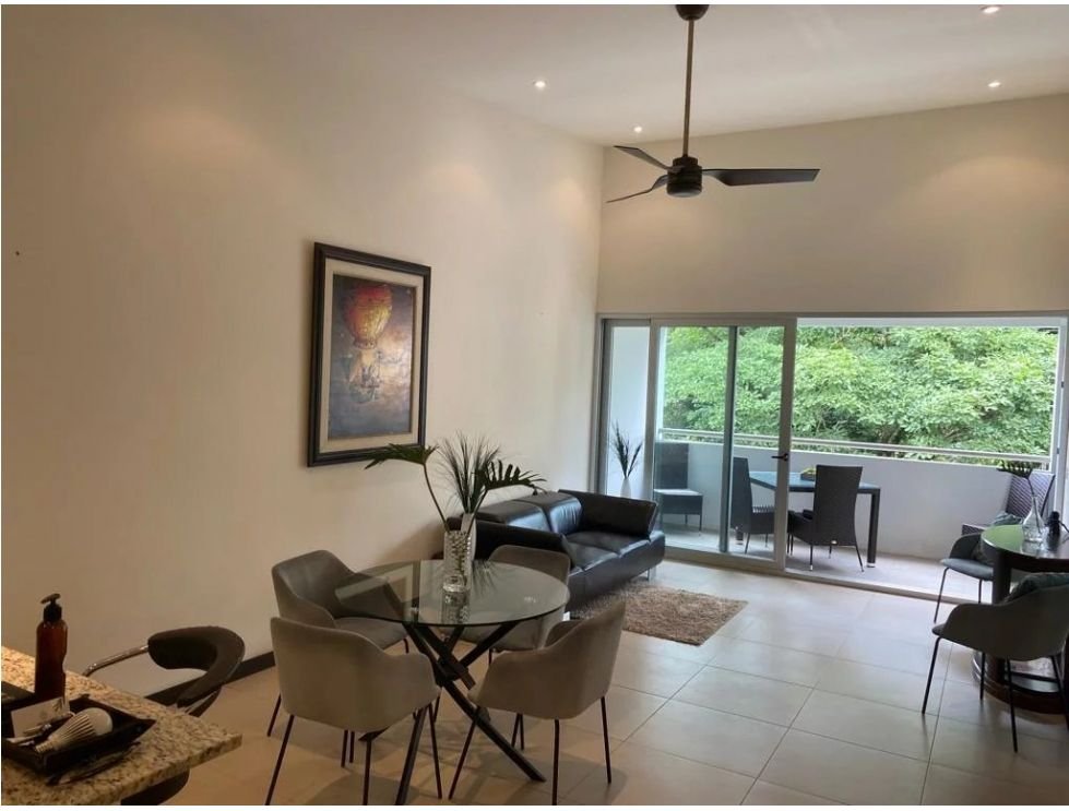 979